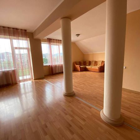 Apartments On Parkaniya 2A Mukaczewo Zewnętrze zdjęcie