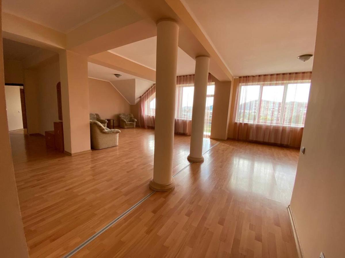 Apartments On Parkaniya 2A Mukaczewo Zewnętrze zdjęcie
