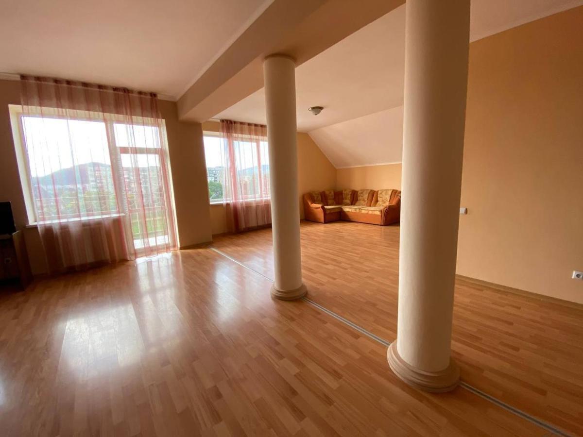Apartments On Parkaniya 2A Mukaczewo Zewnętrze zdjęcie